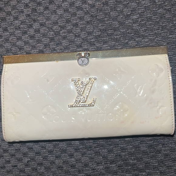 Louis Vuitton wallet. - Picture 2 of 2